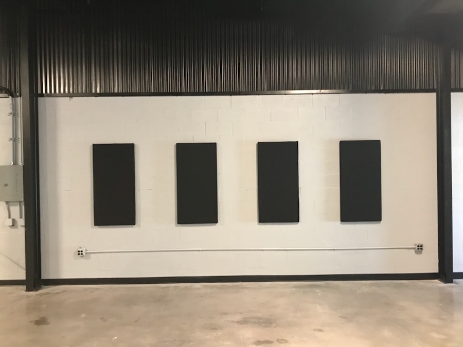 Office soundproofing ceiling panel layout for cross-desk speech intelligibility