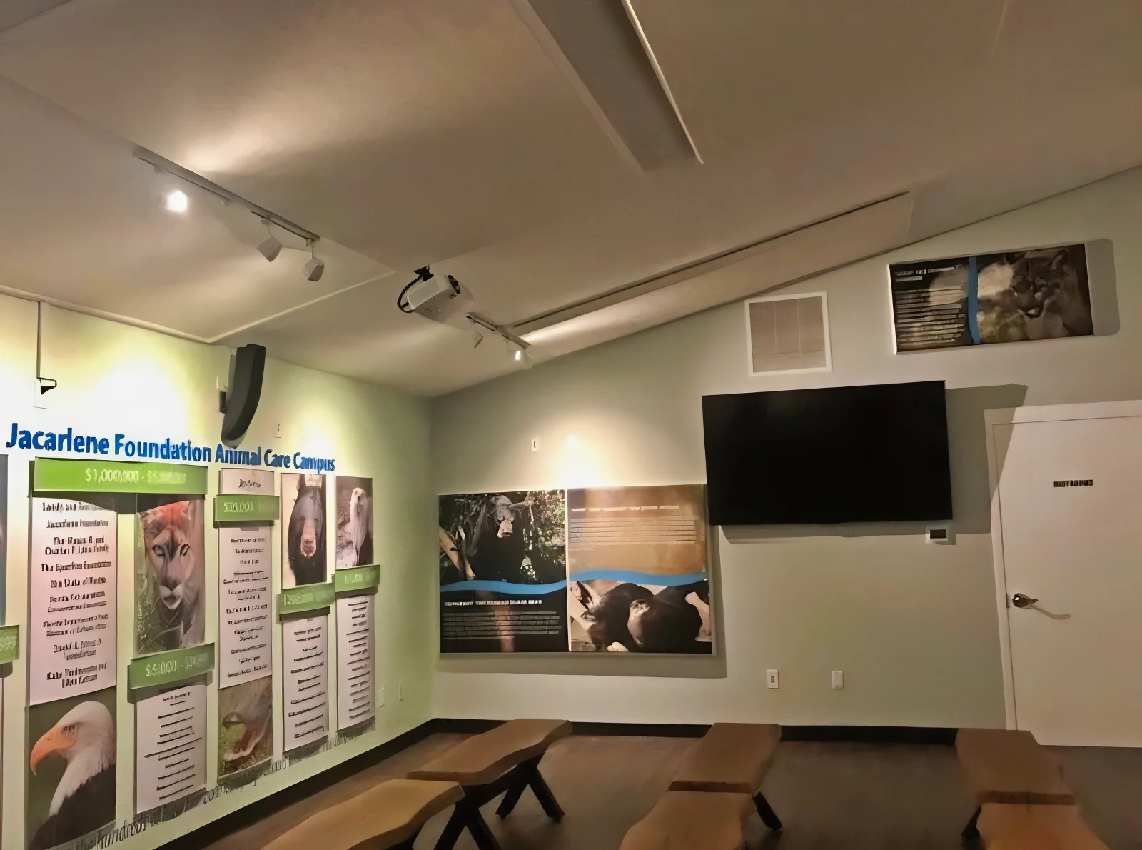 Sponsor Room Tampa Zoo Before Acoustic Treatment