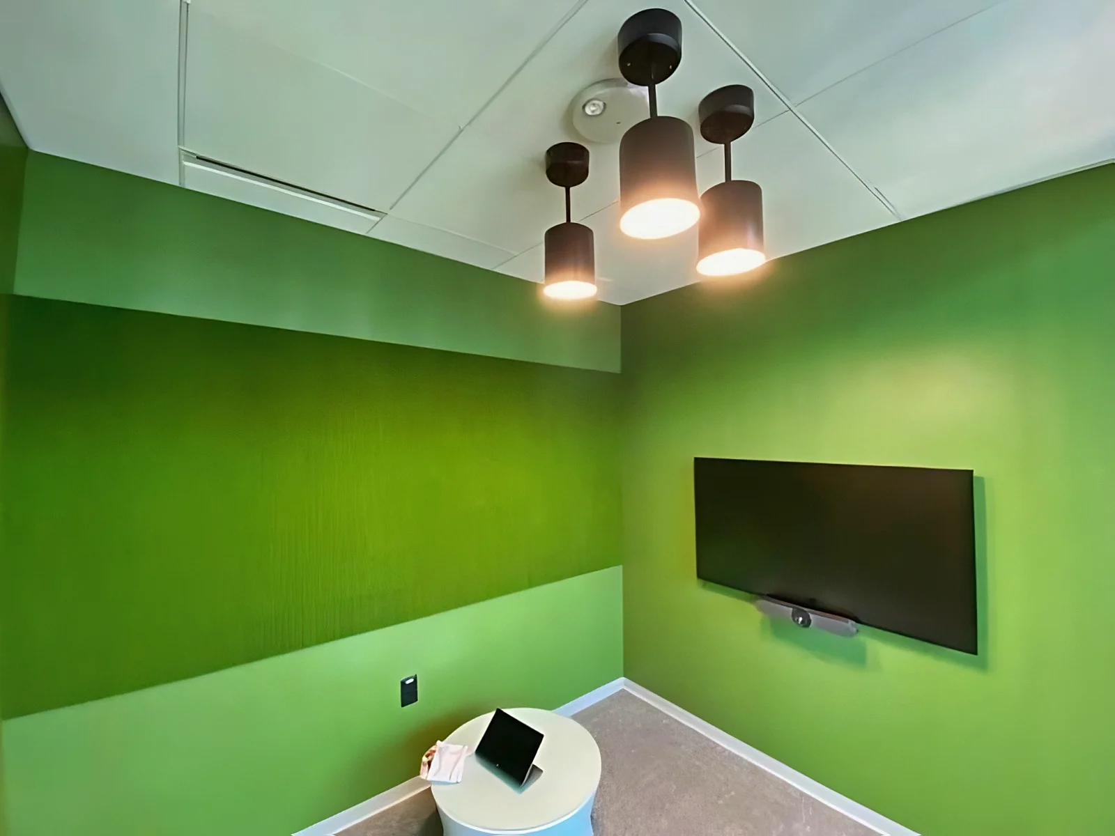 Ribsy Panels to Reduce Sharp Sound Reflections