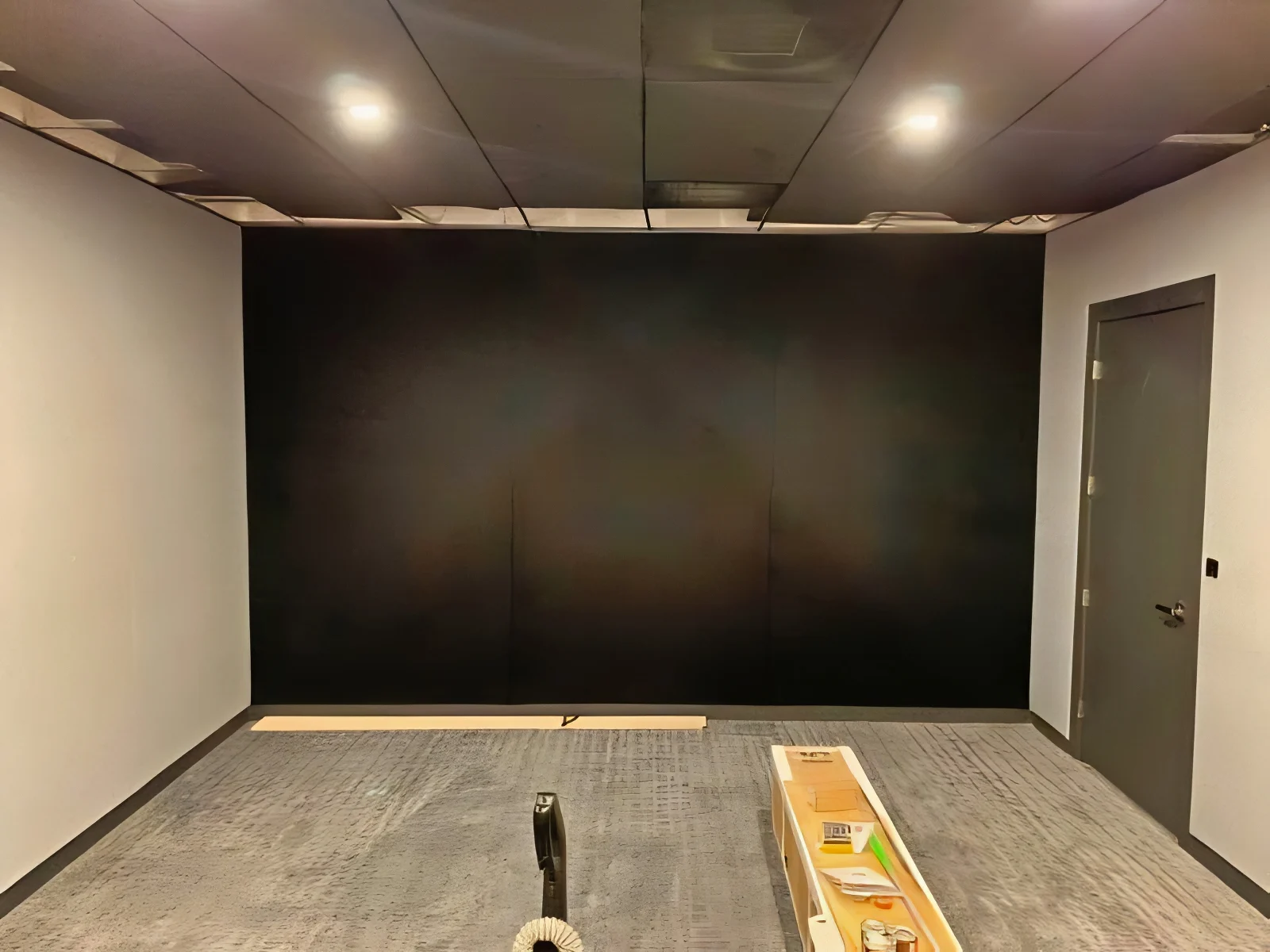 Stretched Fabric Wall for Smart Home Theater
