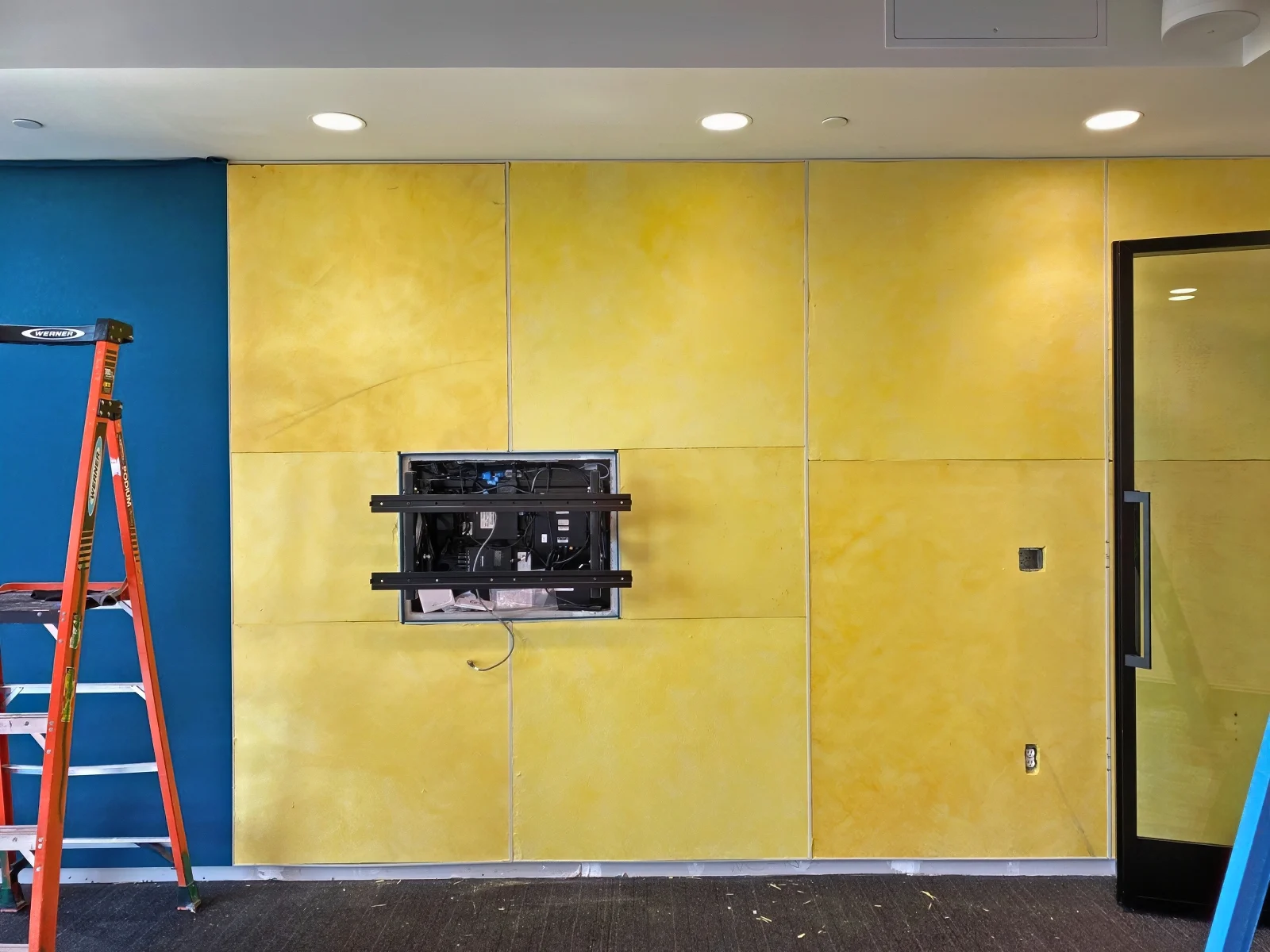 Fabric Walls Adapt to Penetrations