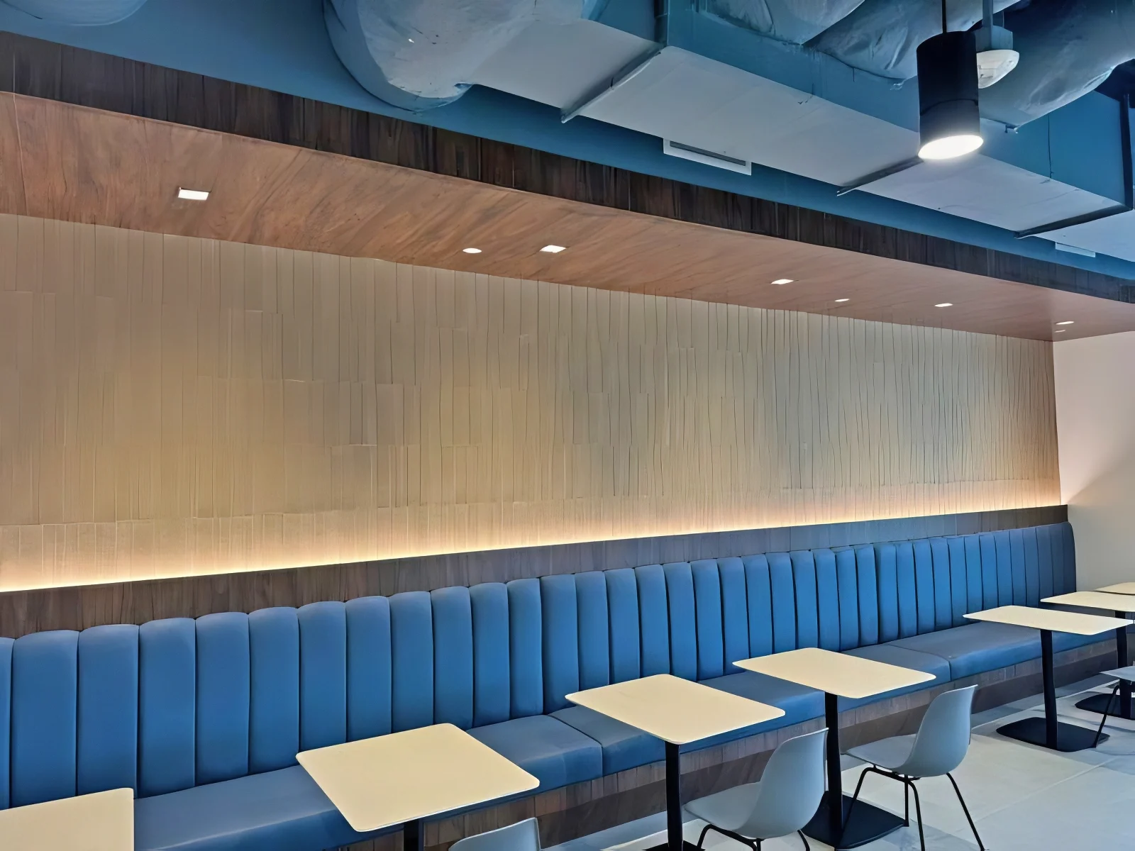 Filzfelt Wall Panels In Main Lounge to Minimize Echo