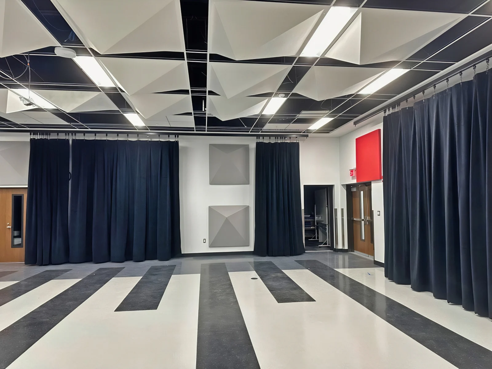 Pyramid Diffusers Breaks Echoes